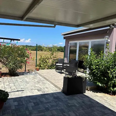 With Parking Space Rozac, - 27240 Appartamento